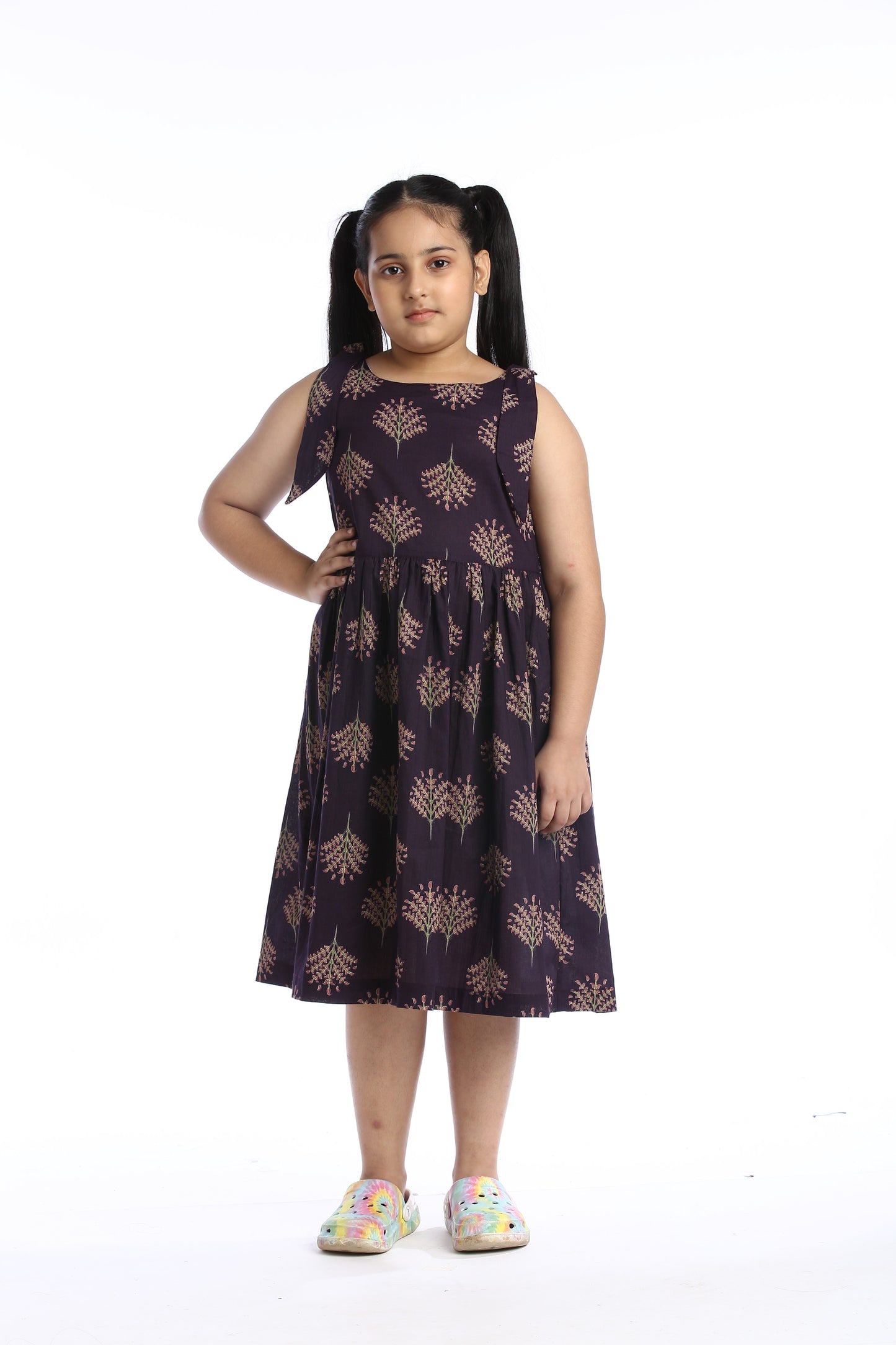 Stylish Purple Sleeveless Girls’ Dress with Floral Print and Back Cut-Out