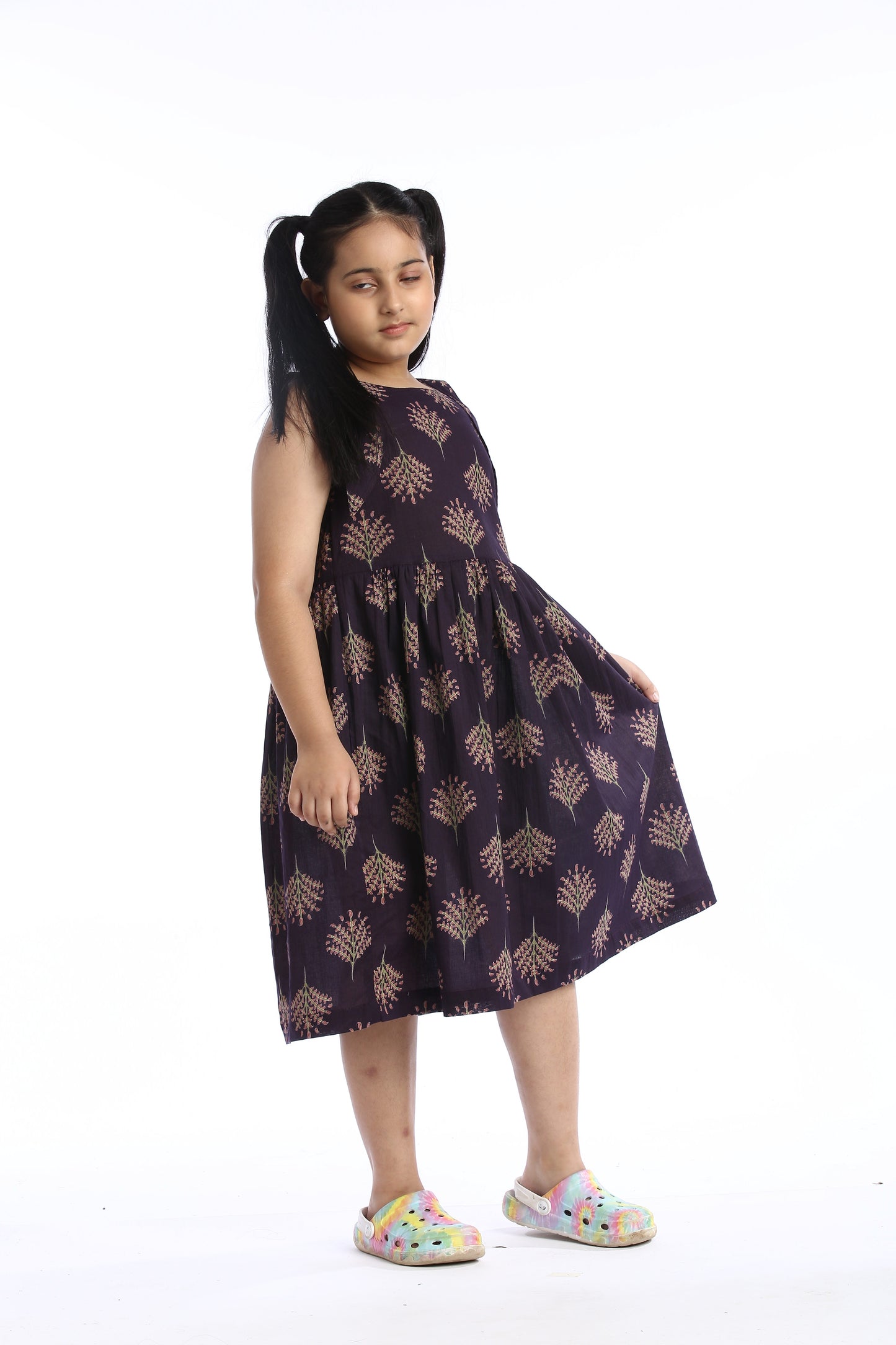 Stylish Purple Sleeveless Girls’ Dress with Floral Print and Back Cut-Out