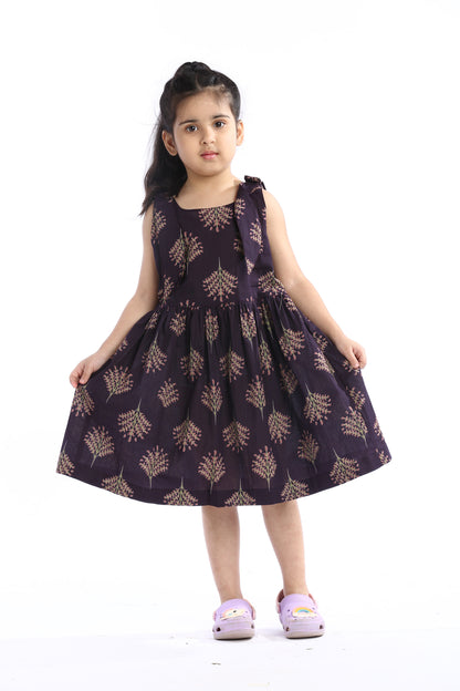Stylish Purple Sleeveless Girls’ Dress with Floral Print and Back Cut-Out