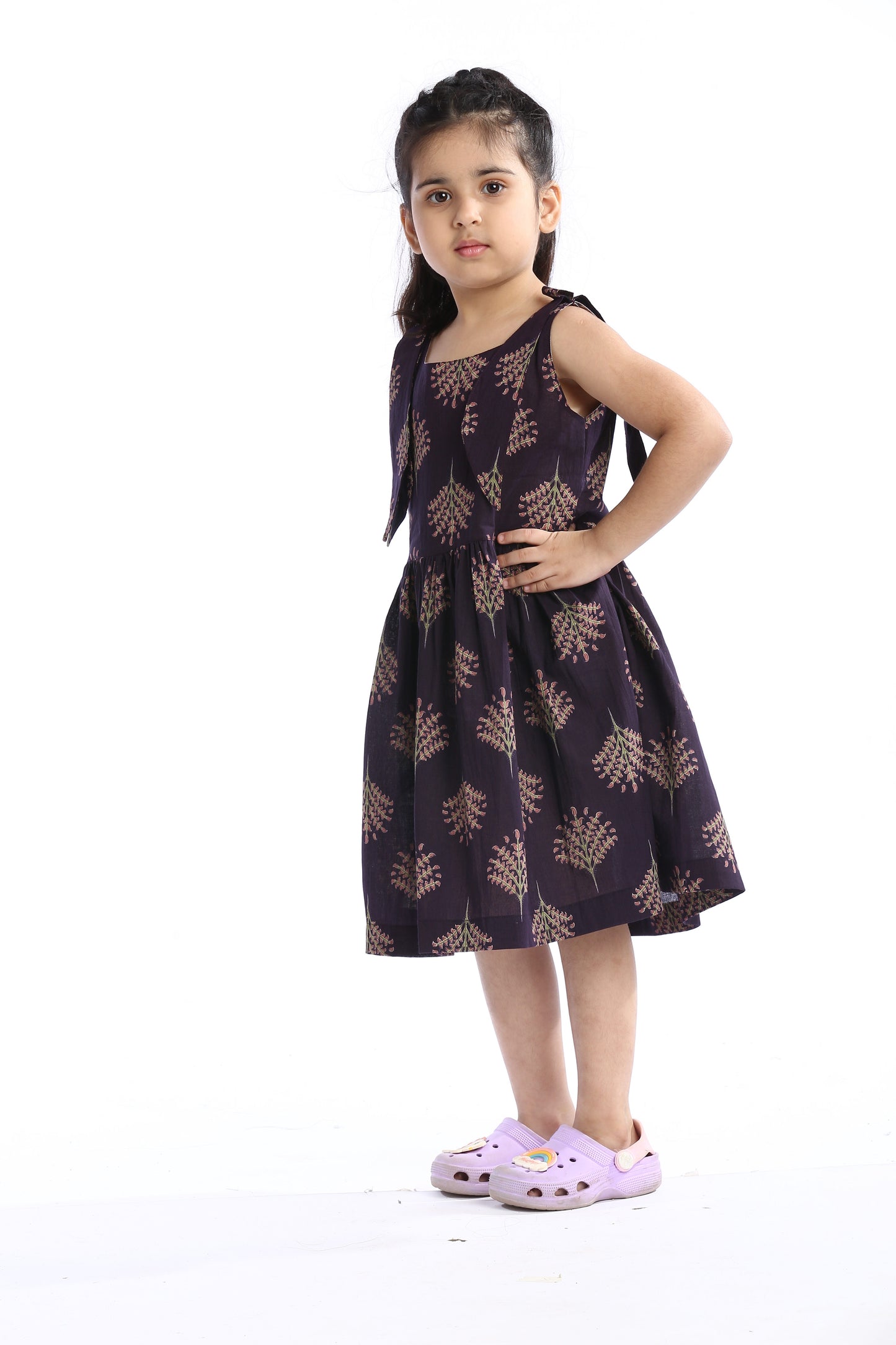 Stylish Purple Sleeveless Girls’ Dress with Floral Print and Back Cut-Out