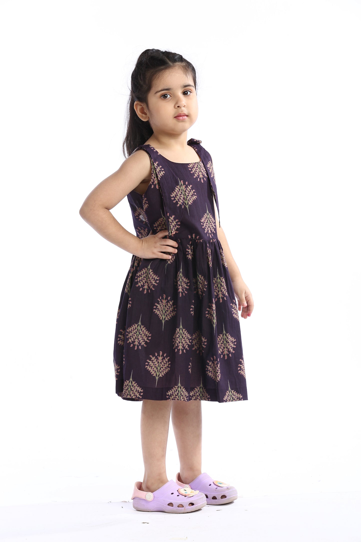 Stylish Purple Sleeveless Girls’ Dress with Floral Print and Back Cut-Out